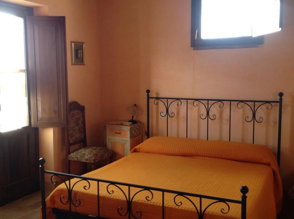 Agriturismo San Bartolomeo Montecchio  Phòng bức ảnh